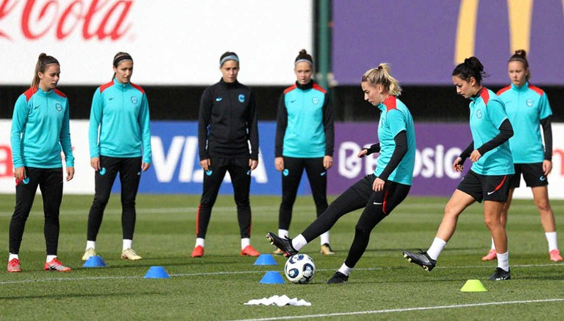 NWSL vòng 22: Gotham giữ ngôi đầu bằng bàn phút bù giờ, Denver nhảy bốn bậc, Kansas City thua trong thế ngang ngửa