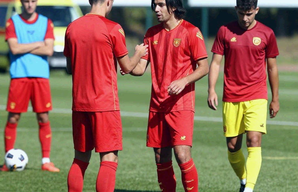Raphinha and the Center-Forward Gamble: When Barcelona Chose an Internal Solution Instead of Buying a No.9 Raphinha and the Center-Forward Gamble: When Barcelona Chose an Internal Solution Instead of Buying a No.9