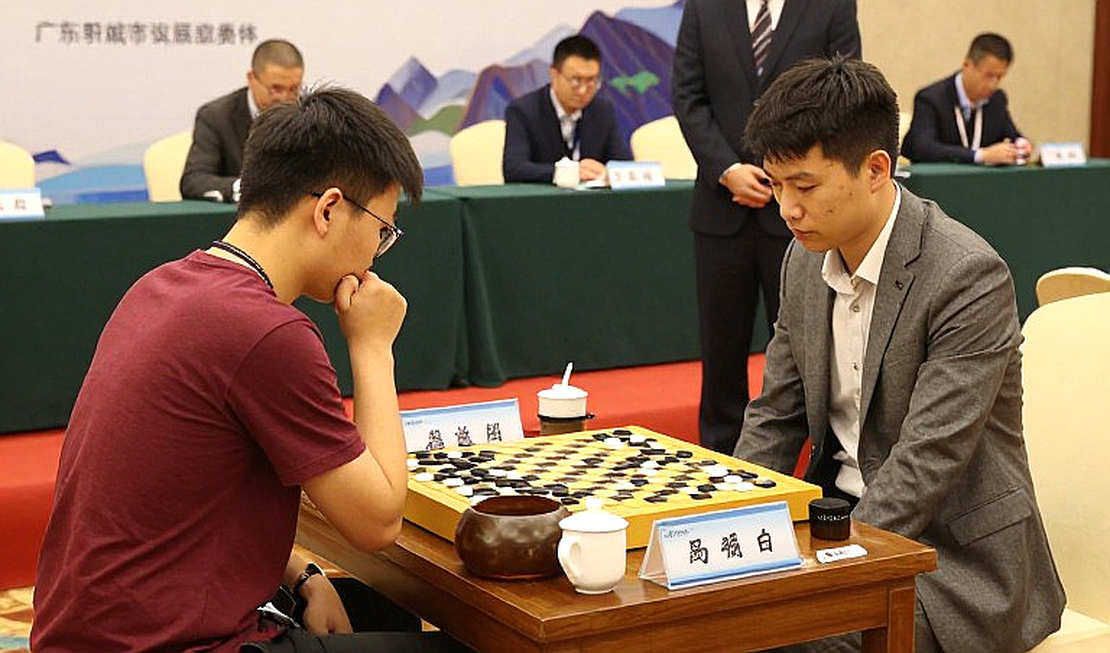 FIDE bầu tổng thống mới: Lời hứa đưa Carlsen trở lại và canh bạc cải tổ bàn cờ
