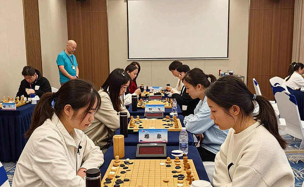 ChessBase Magazine số 225: Prague, Saint Louis và cuộc chiến giành lấy sự chú ý của người học cờ ChessBase Magazine số 225: Prague, Saint Louis và cuộc chiến giành lấy sự chú ý của người học cờ