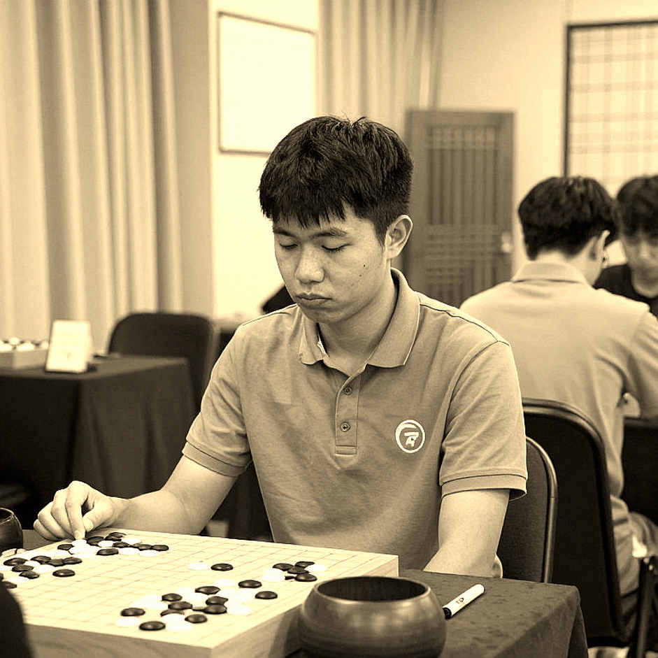Samarkand Round 4: Eight-Way Lead and the Story Behind the Headline