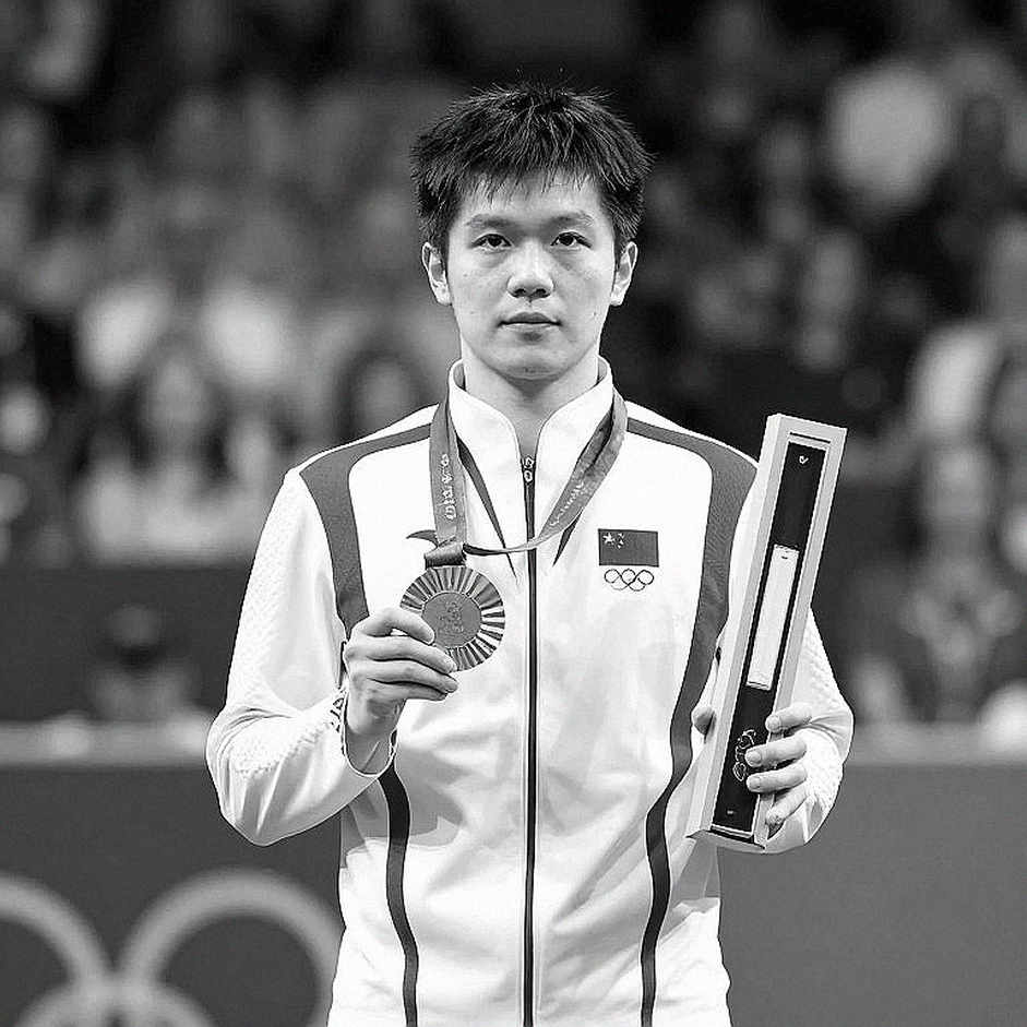 Chín tầng phân tích và phán quyết trống: Kỷ luật của người viết thể thao trước một nguồn rỗng