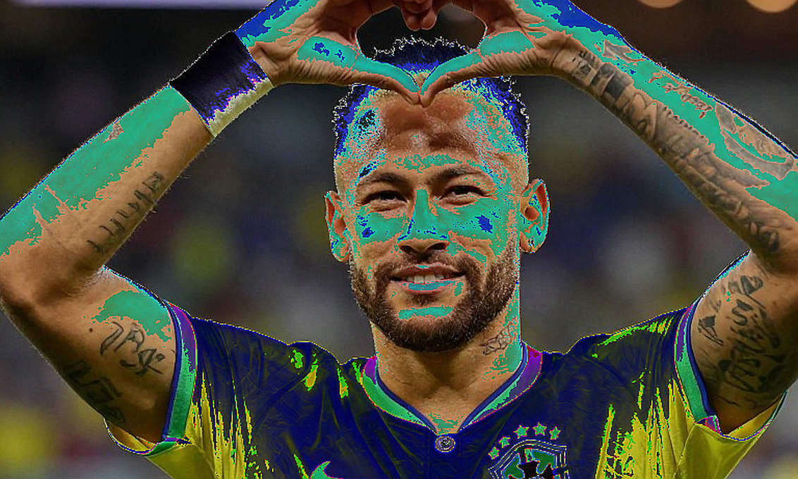 Một tấm băng rôn cầm cưa, một hàng thủ dâng cao và trận đấu giữa PSG với Barcelona