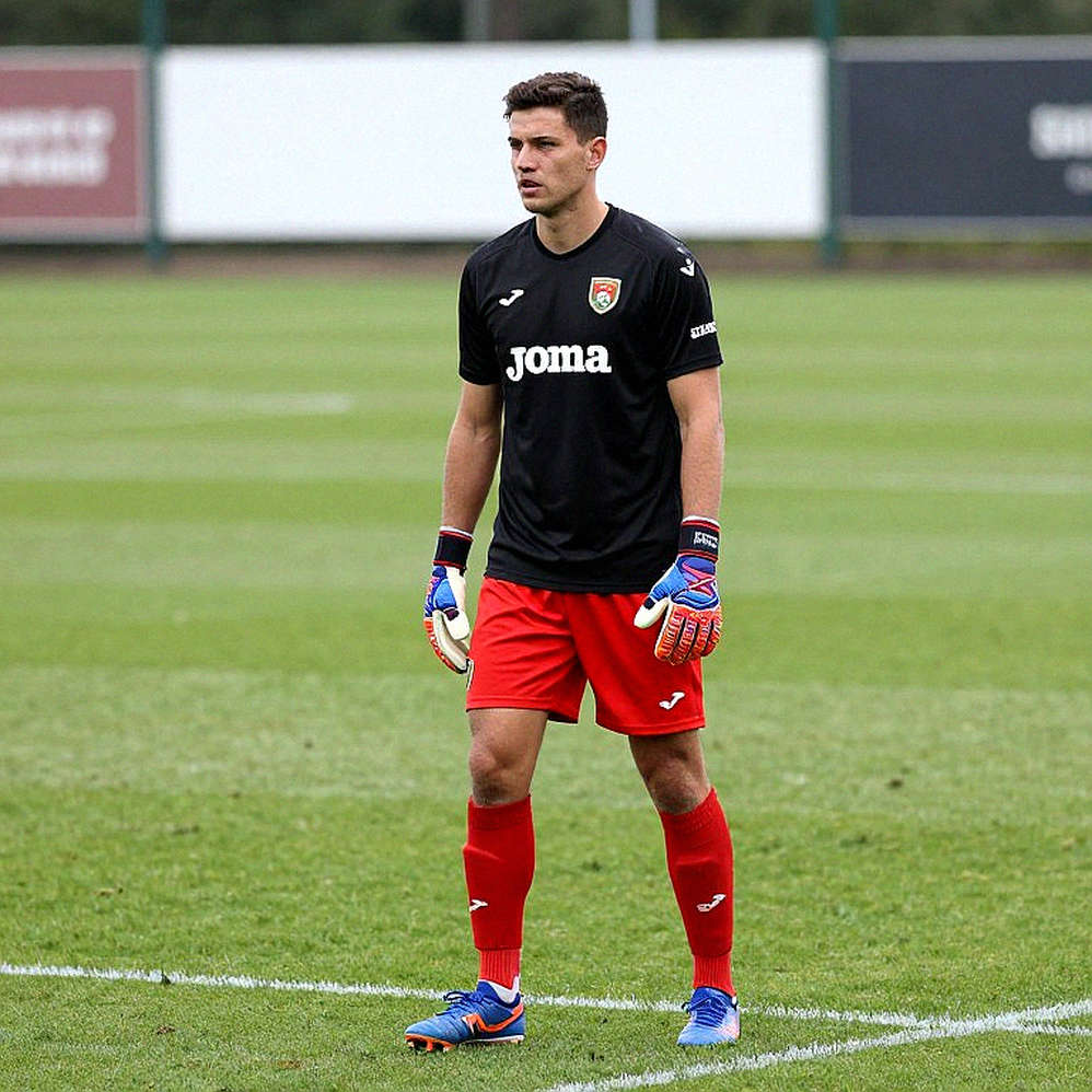 The Race for Givairo Read: When Three English Giants Scout a 20-Year-Old Full-Back