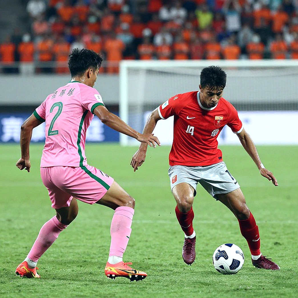 Heartbeats Without Stands: Vietnamese Football Is Shifting from Memory to the Present