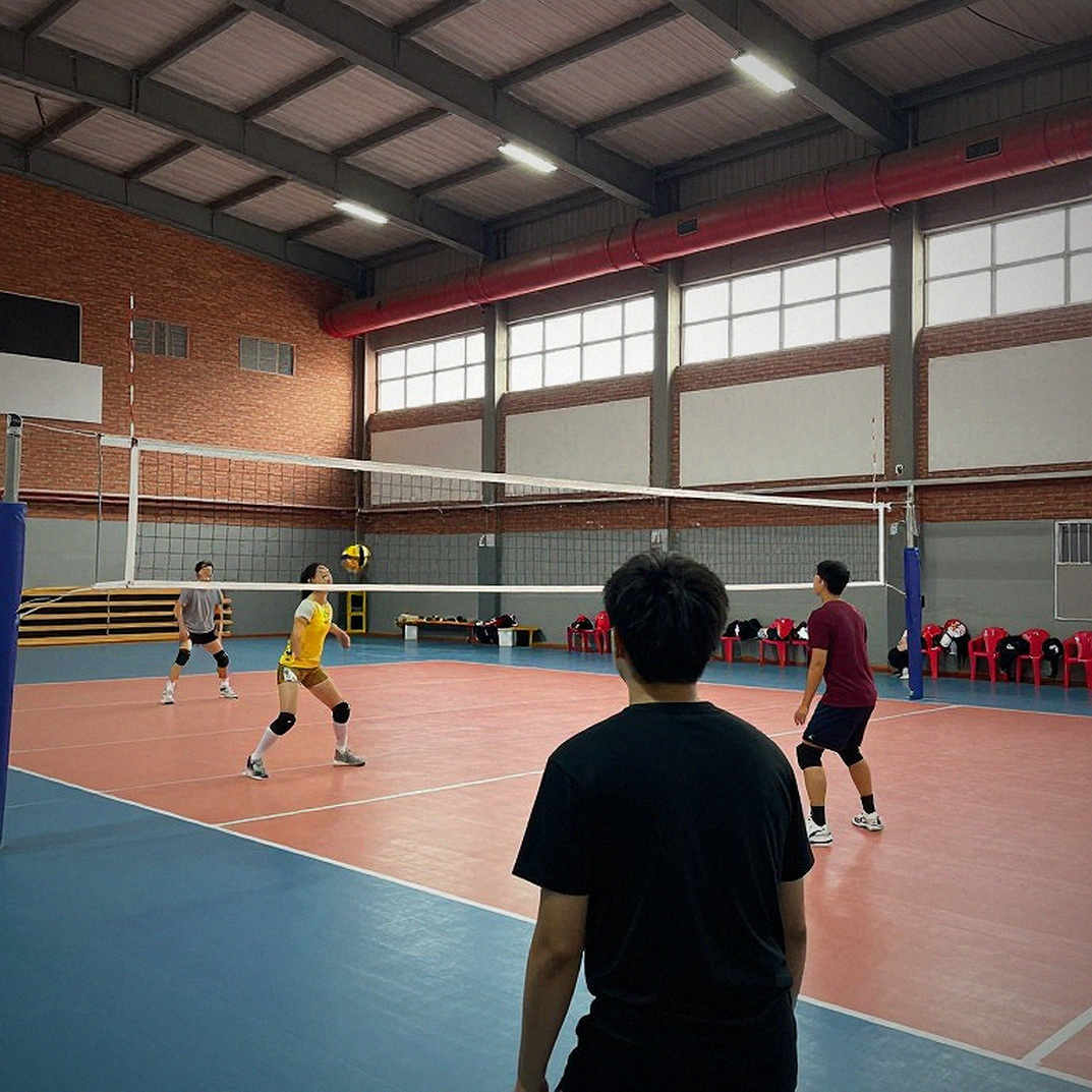 Reading Volleyball Through Five Data Layers: When Lazy Hypotheses Have No Place Reading Volleyball Through Five Data Layers: When Lazy Hypotheses Have No Place