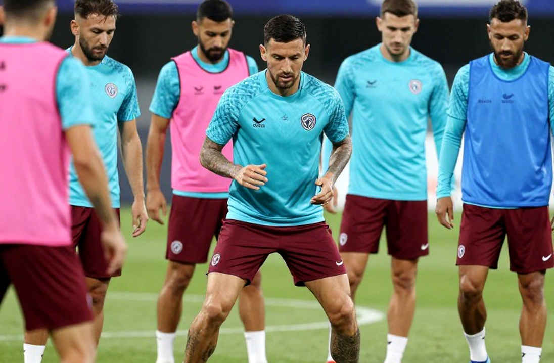 Bất Hạnh Lớn: Galatasaray Thua Đậm Barcelona 1-4 Tại Champions League, HLV Buruk Được CĐV Bảo Vệ
