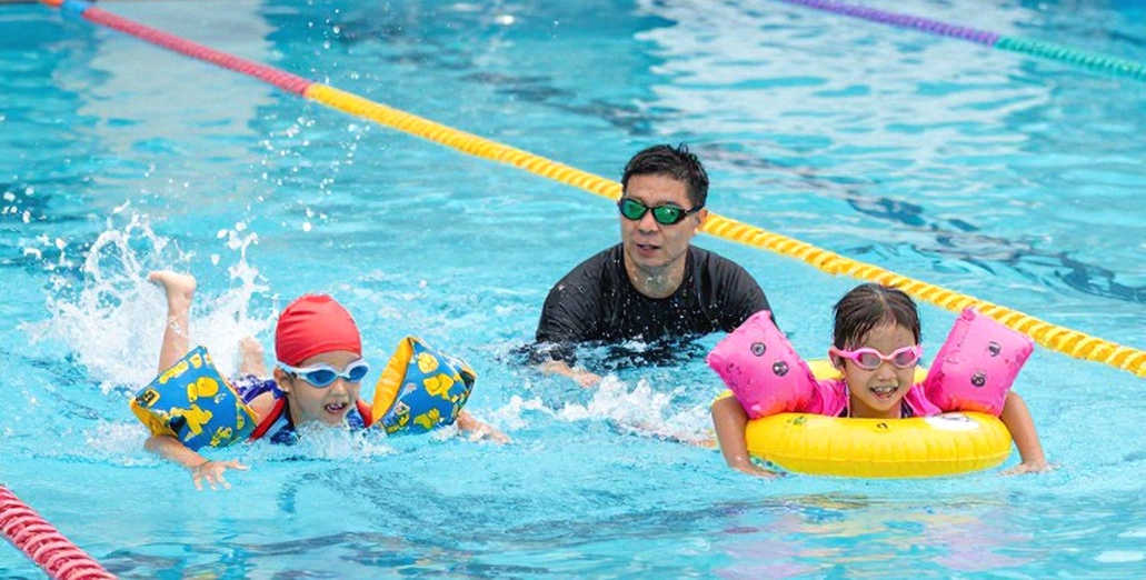 Steenbergen phá kỷ lục châu Âu 200m tự do bể ngắn với 1:50.23, vươn lên số 2 mọi thời đại
